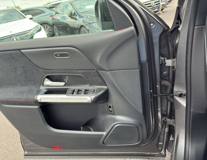 Mercedes-Benz GLB 22