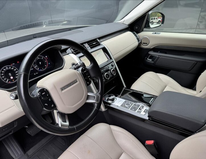 Land Rover Discovery 9