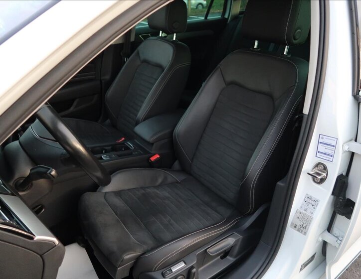 Volkswagen Passat 10