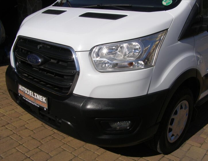 Ford Transit 8