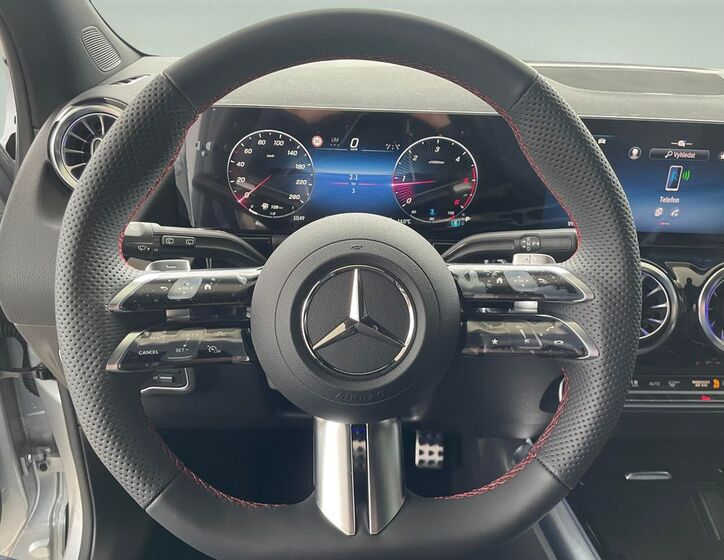 Mercedes-Benz GLA 11