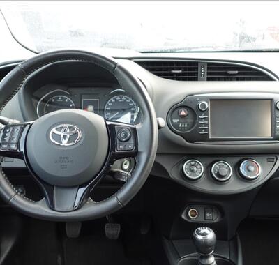 Toyota Yaris 8