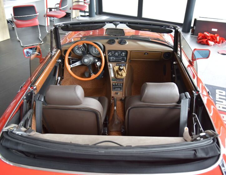 Alfa Romeo Spider 16