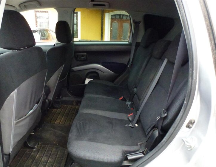Mitsubishi Outlander SUV / Terénní 2,0 l 103 kw