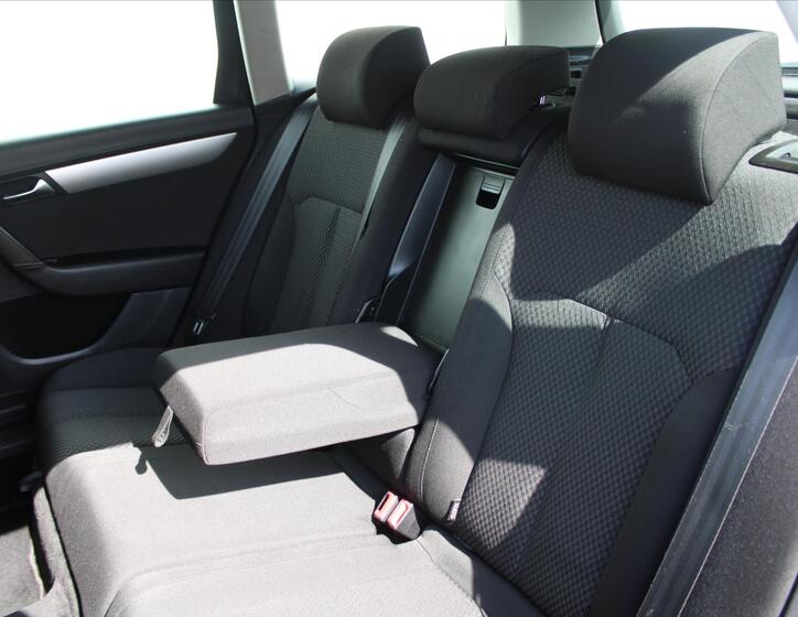 Volkswagen Passat 11