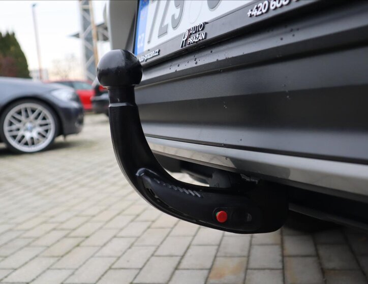 Volkswagen T-Roc CUV / Crossover 1,5 l 110 kw