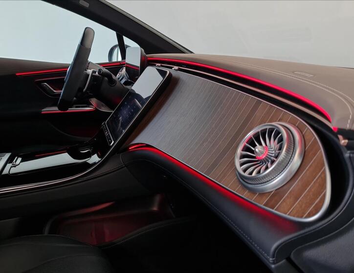 Mercedes-Benz EQE 18