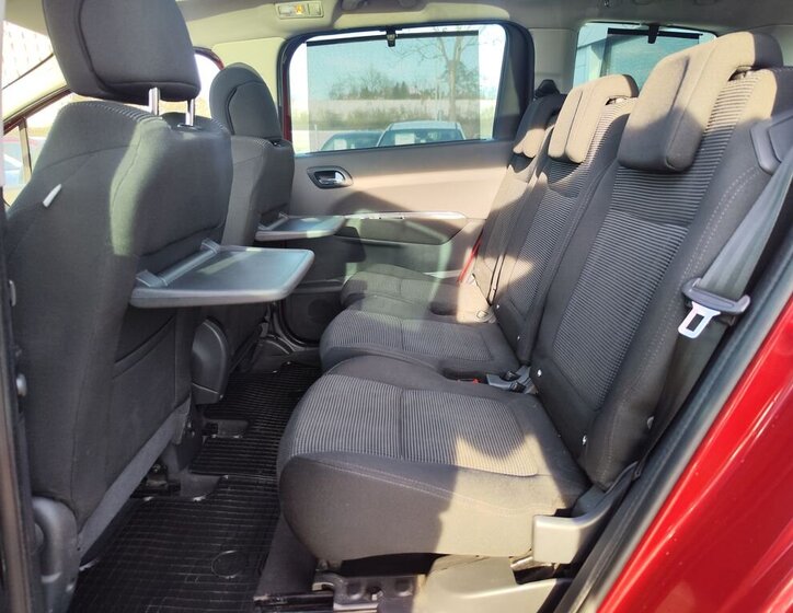 Peugeot 5008 MPV 2,0 l 120 kw