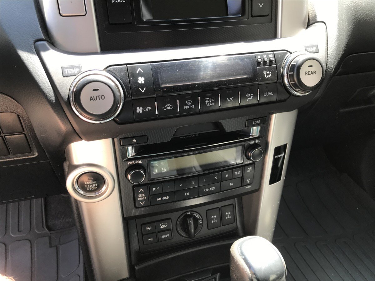 Toyota Land Cruiser Kombi 3,0 l 127 kw