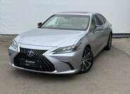 Lexus ES 300h Sedan / Limuzína 2,5 l 131 kw