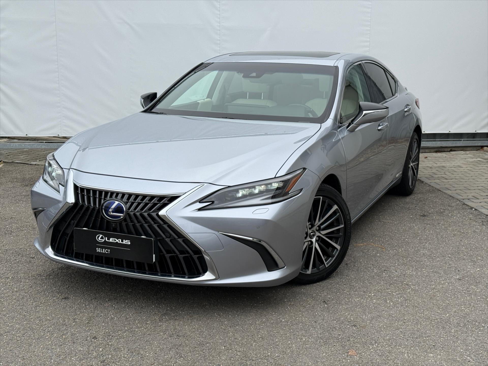 Lexus ES 300h Sedan / Limuzína 2,5 l 131 kw