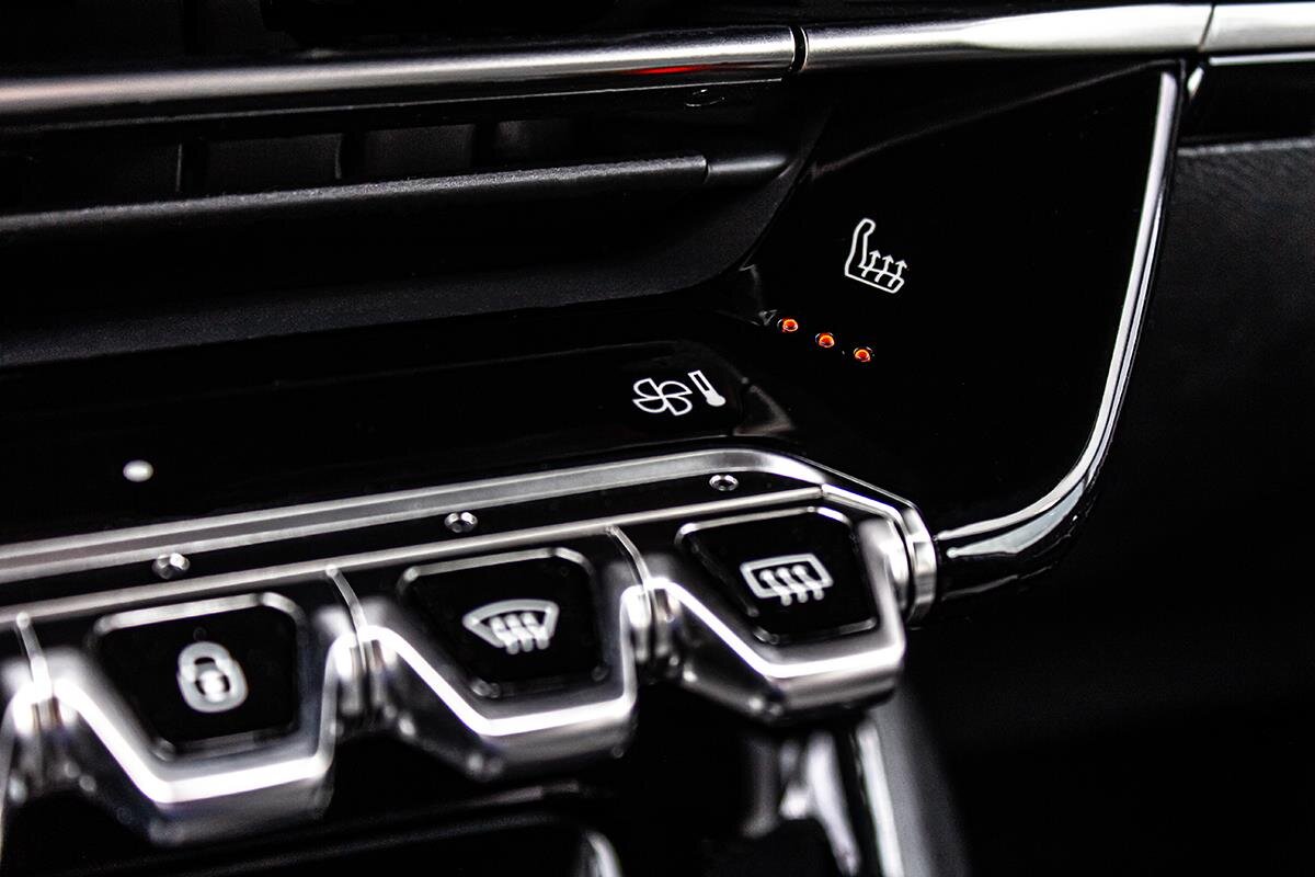 Peugeot 208 Hatchback 1,2 l 81 kw