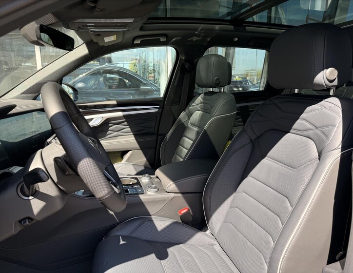 Volkswagen Touareg SUV / Terénní 3,0 l 210 kw