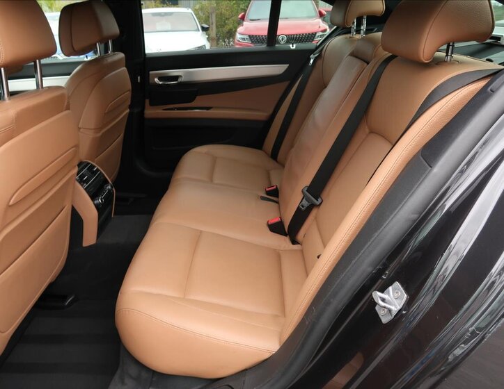 BMW Řada 7 21