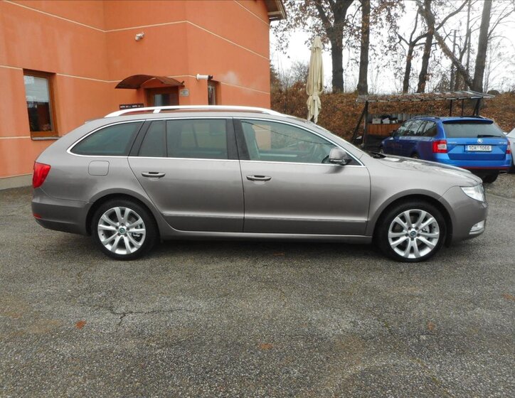 Škoda Superb Kombi 2,0 l 103 kw