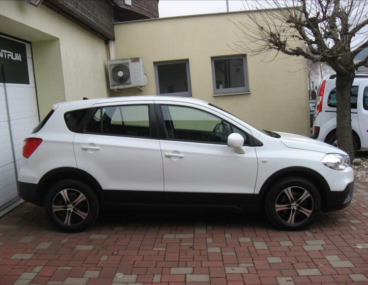 Suzuki S-Cross Hatchback 998,0 82 kw