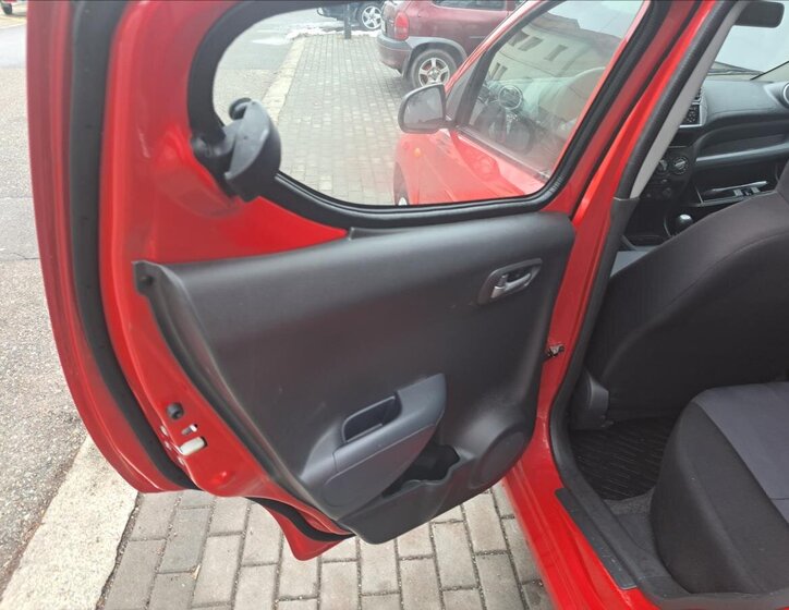 Suzuki Alto Hatchback 996,0 50 kw