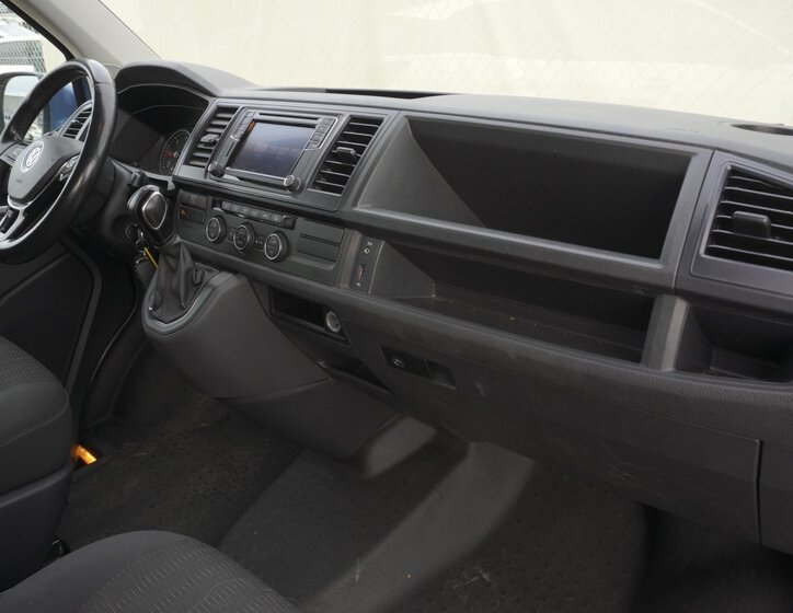 Volkswagen Caravelle 19