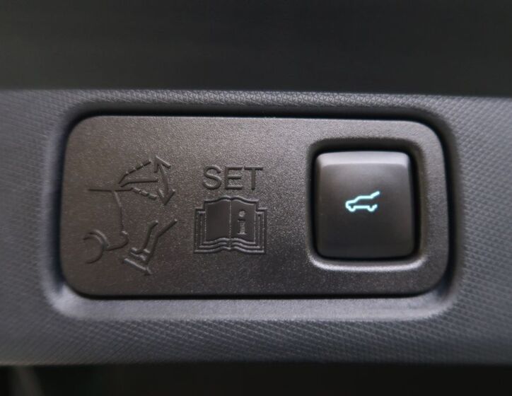 Ford Mustang Mach-E 12