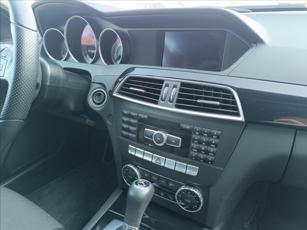 Mercedes-Benz Třídy C Kupé 2,1 l 150 kw