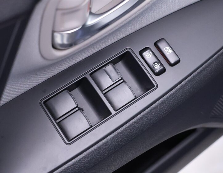 Toyota Avensis Kombi 2,0 l 105 kw