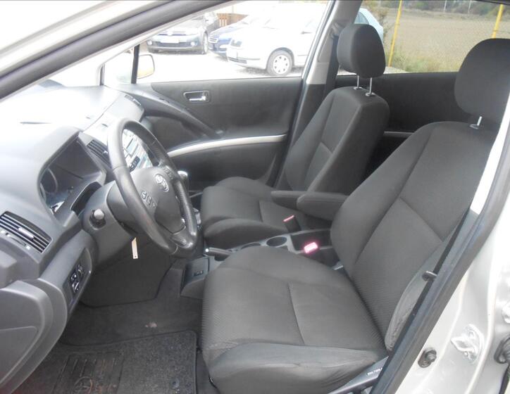 Toyota Corolla Verso 12