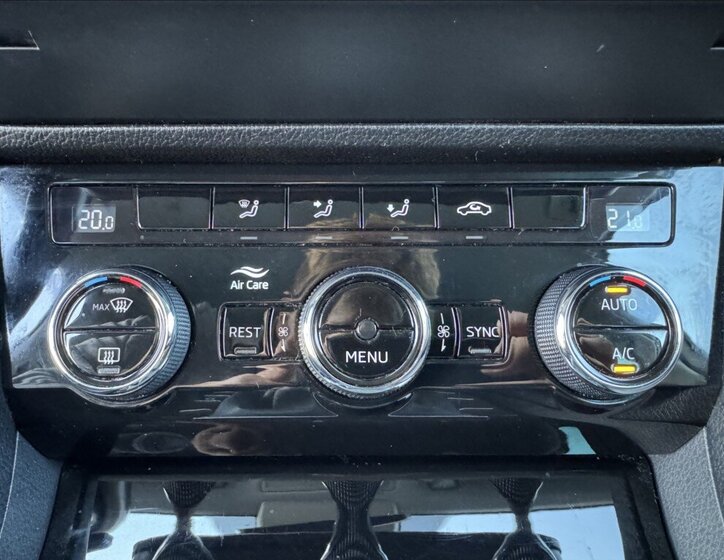 Škoda Superb Sedan / Limuzína 2,0 l 140 kw