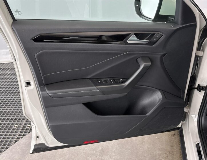 Volkswagen T-Roc SUV / Terénní 1,5 l 110 kw