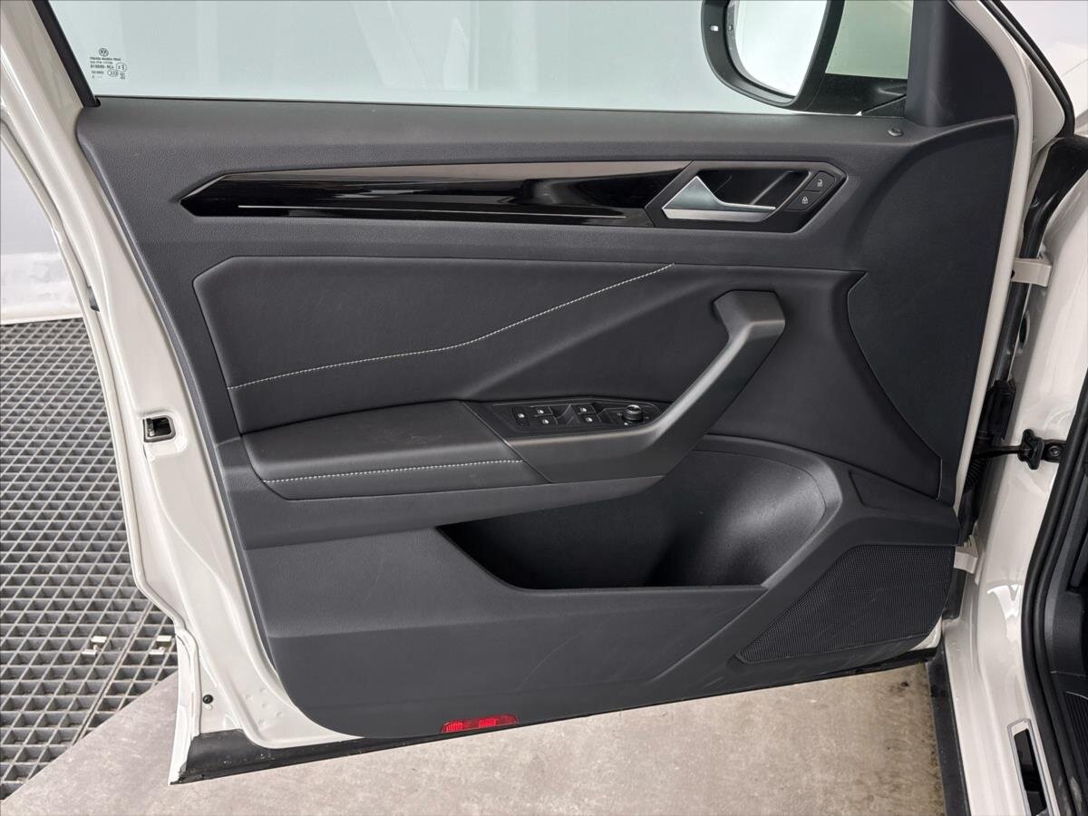 Volkswagen T-Roc SUV / Terénní 1,5 l 110 kw