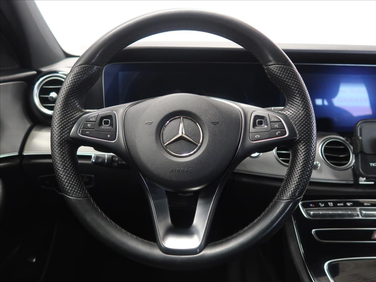 Mercedes-Benz Třídy E Kombi 2,0 l 143 kw