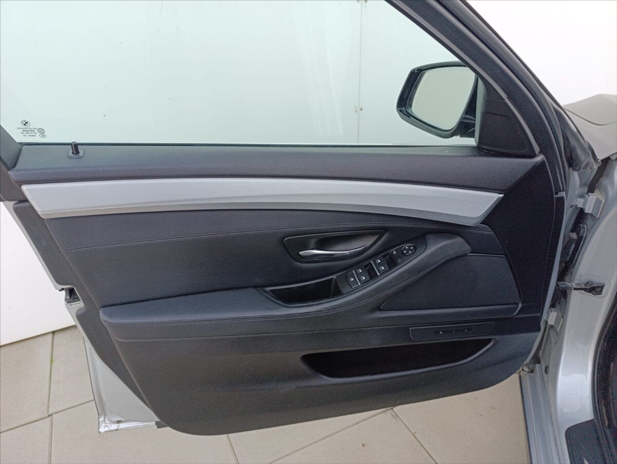 BMW Řada 5 Sedan 3,0 l 180 kw