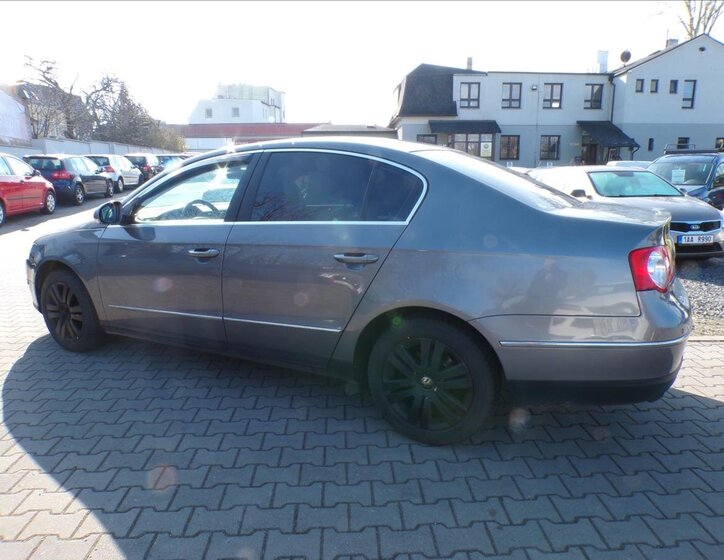 Volkswagen Passat Sedan / Limuzína 2,0 l 103 kw