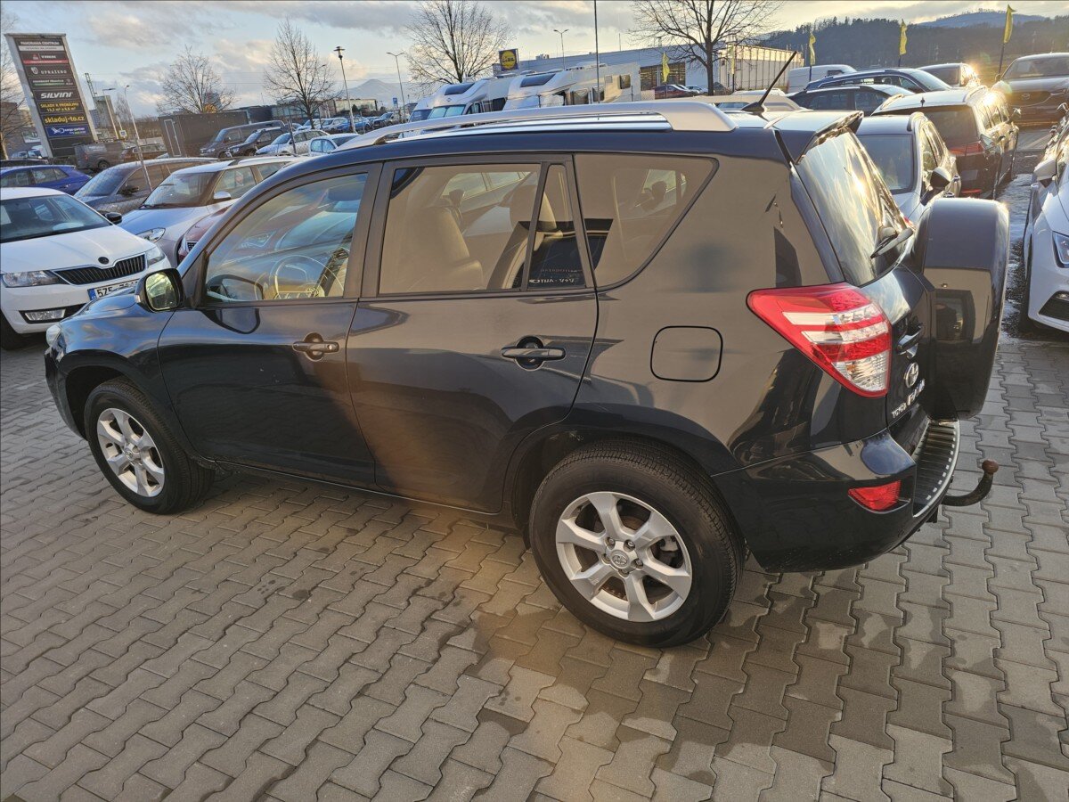 Toyota RAV4 Kombi 2,2 l 110 kw