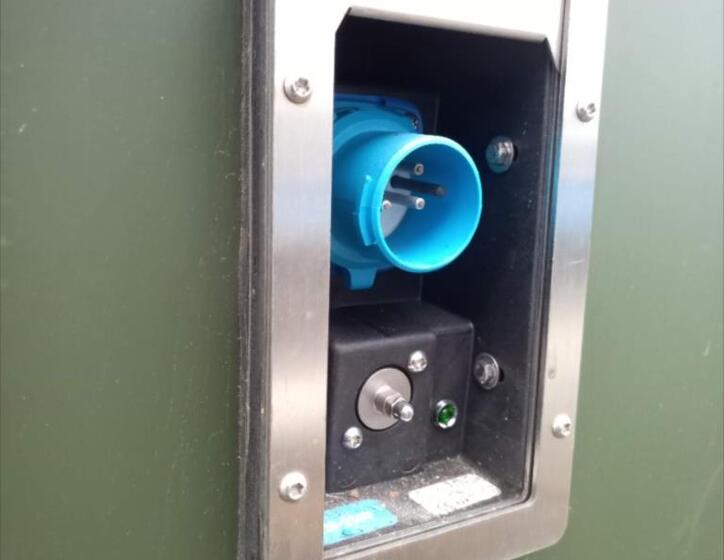 Toyota Land Cruiser 16