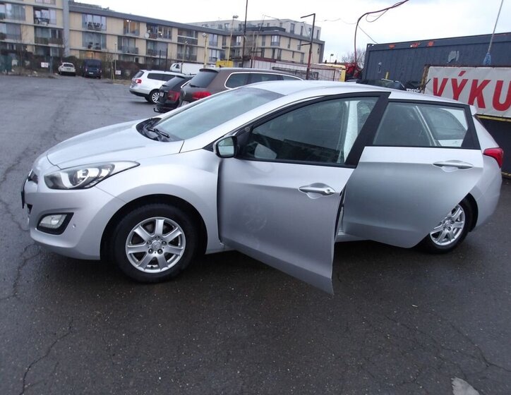 Hyundai i30 Kombi 1,6 l 99 kw