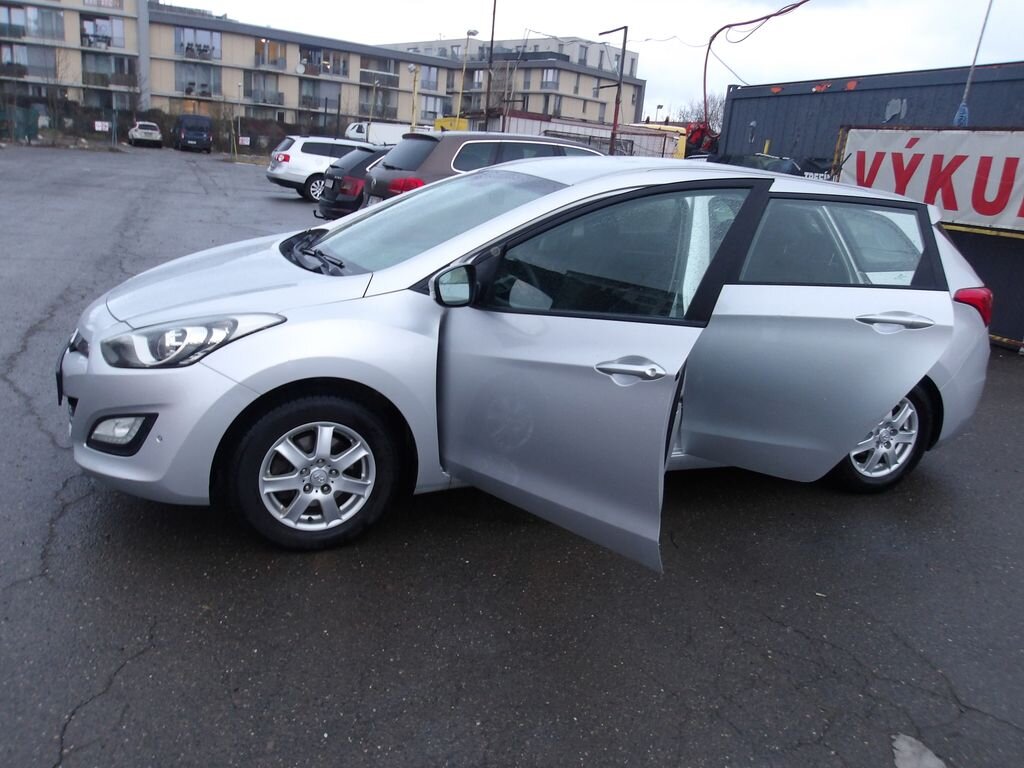 Hyundai i30 Kombi 1,6 l 99 kw