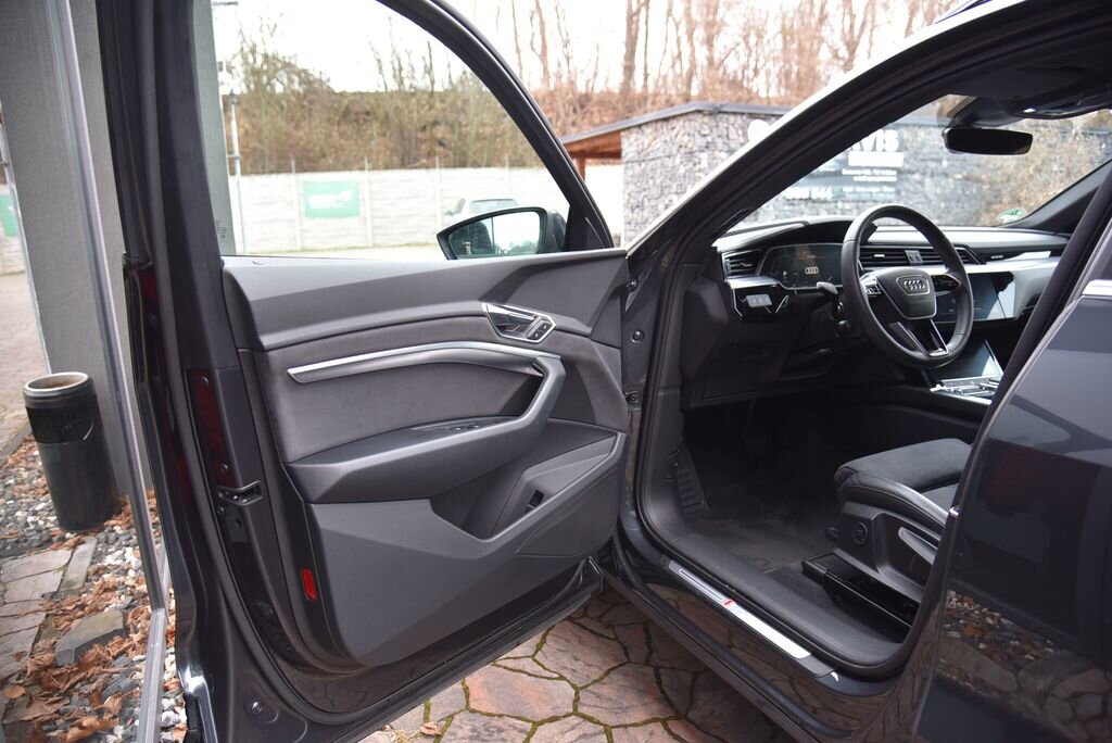 Audi e-tron SUV 0,0 300 kw