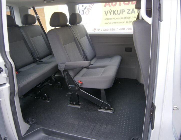 Volkswagen Caravelle 9