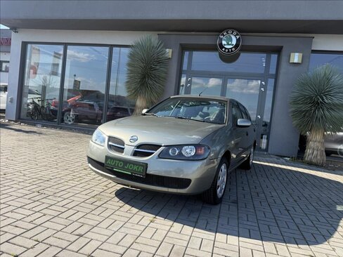 Nissan Almera Hatchback 1,5 l 72 kw