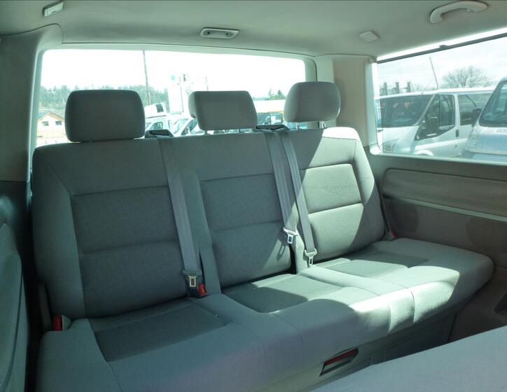 Volkswagen Multivan 25