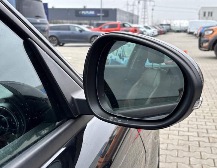 Alfa Romeo Giulia Sedan / Limuzína 2,1 l 132 kw