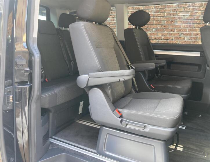 Volkswagen Multivan 10