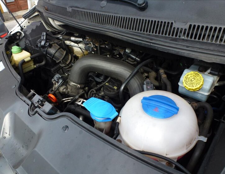 Volkswagen Transporter Kombi 2,0 l 62 kw