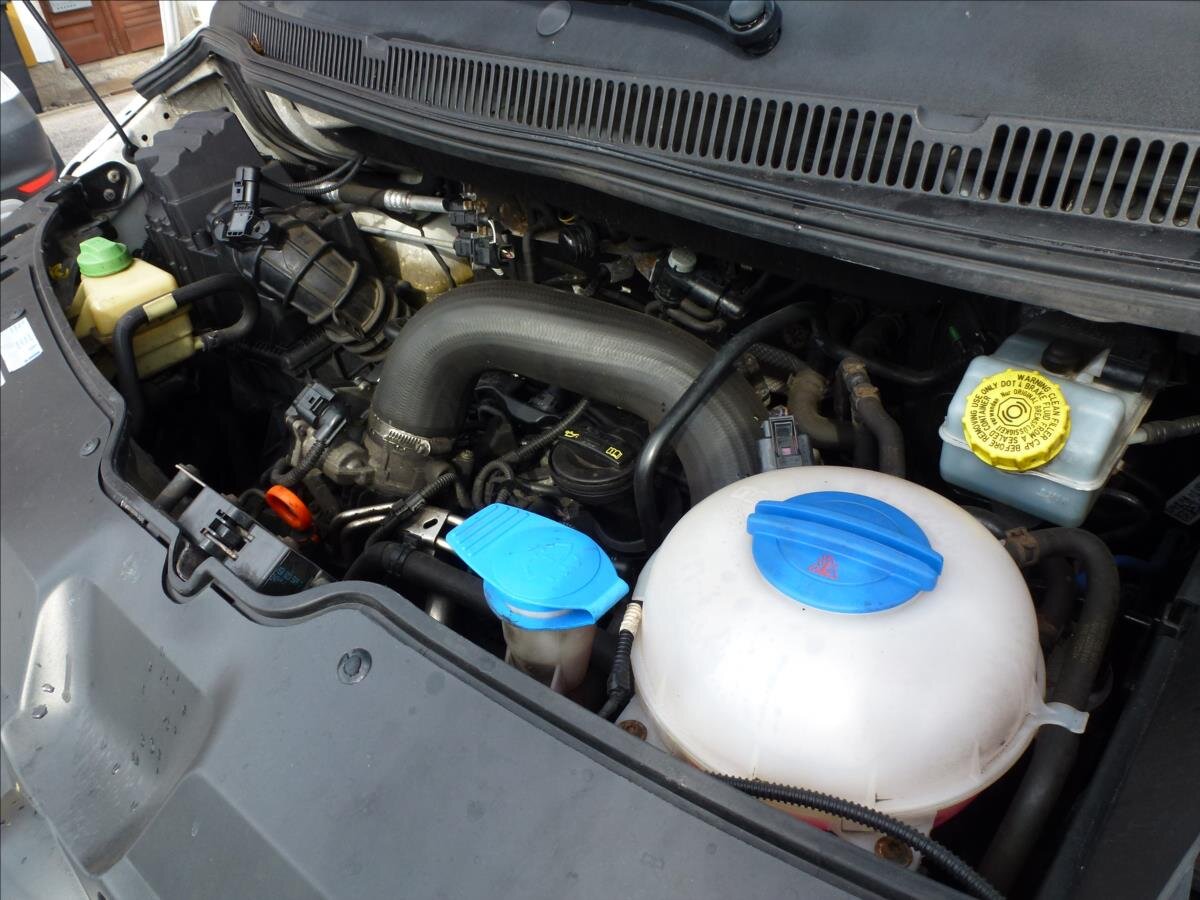 Volkswagen Transporter Kombi 2,0 l 62 kw