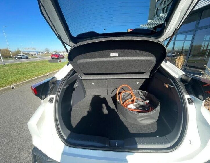 Toyota C-HR SUV / Terénní 2,0 l 112 kw