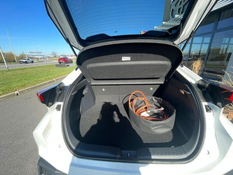 Toyota C-HR SUV / Terénní 2,0 l 112 kw