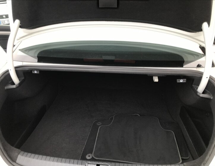 Volkswagen Passat Sedan / Limuzína 1,5 l 110 kw