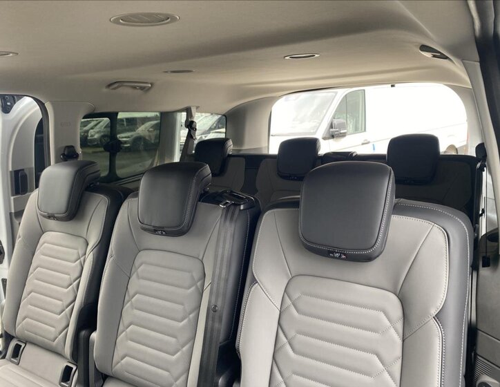 Volkswagen Caravelle 16