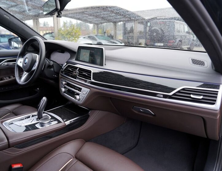 BMW Řada 7 Sedan 3,0 l 250 kw