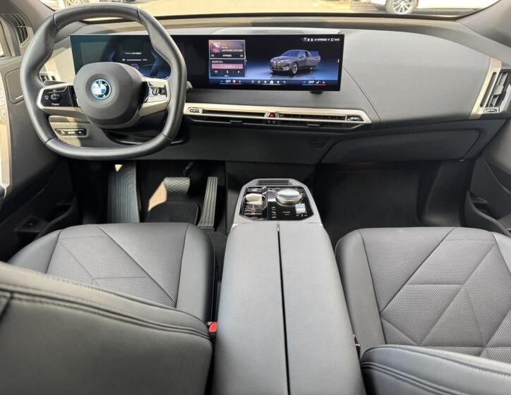 BMW iX 8